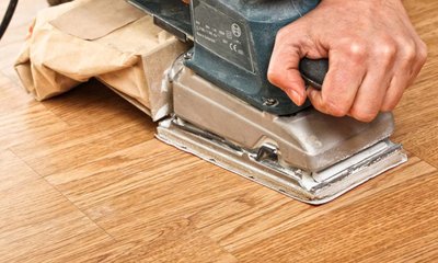 ¿Se pueden Lijar y Barnizar los Suelos Laminados de Casa?