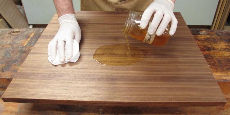 aplicación de aceites para madera