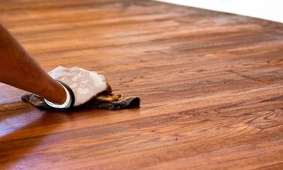 Se puede cambiar el color del parquet o tarima de Madera?