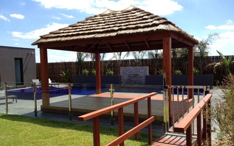 choza de madera jardín