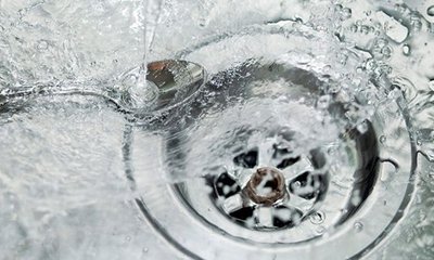 Técnicas para Desatascar Desagües. Pasos y Materiales