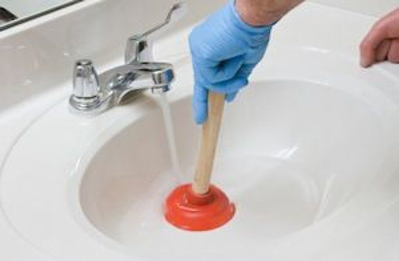 desatascar desagues con embolo