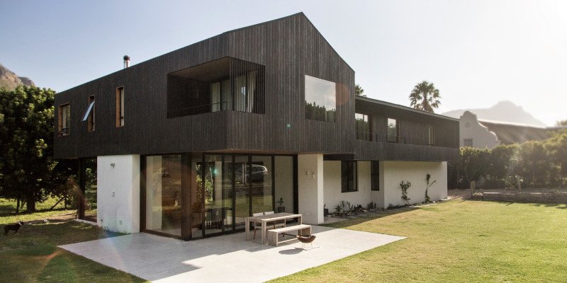 construcción con madera carbonizada