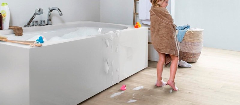 humedad en suelos laminados