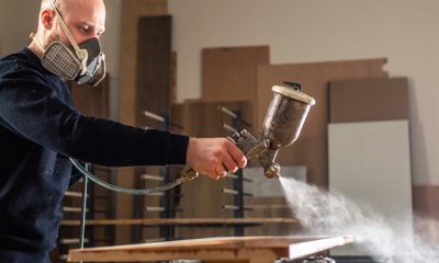 Laca para Madera: Características y Diferencia con otros Acabados