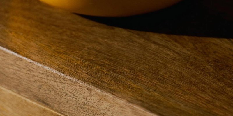 mueble de madera de mango con aceite