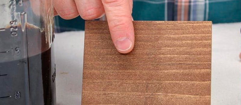 teñir madera con nogalina